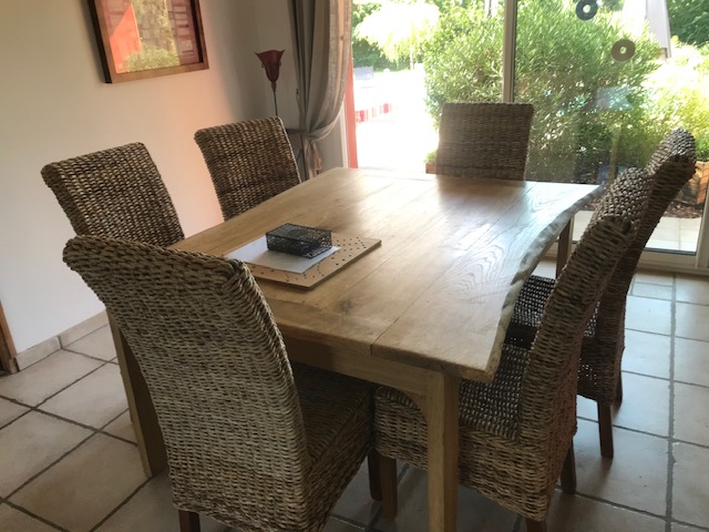 Salle à manger table bois - Villa Abricotta Espaces de vie location Toulouse