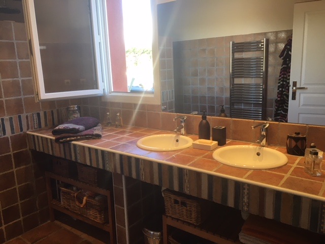 Salle de bain double vasque - Villa Abricotta Salles de bains location Toulouse