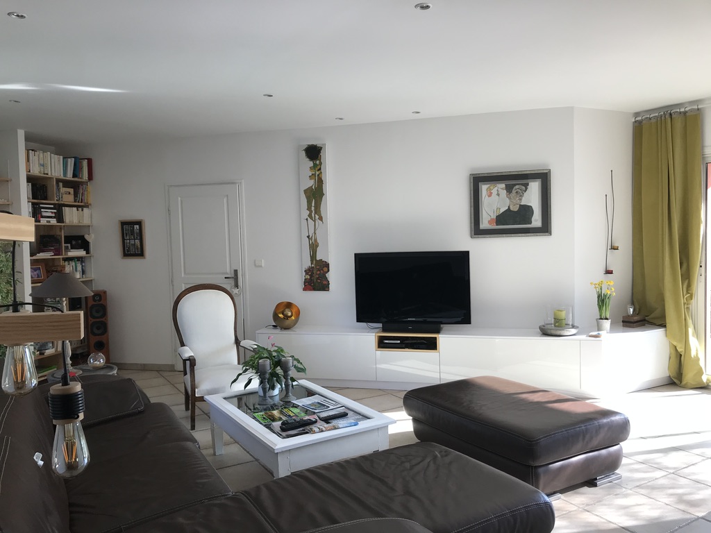 Salon moderne lumineux - Villa Abricotta Espaces de vie location Toulouse